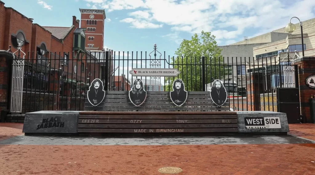 16-52-scaled-e1659712089969-1-2048x1140-1-1024x570 🦇 13 Fatos Surpreendentes sobre Ozzy Osbourne